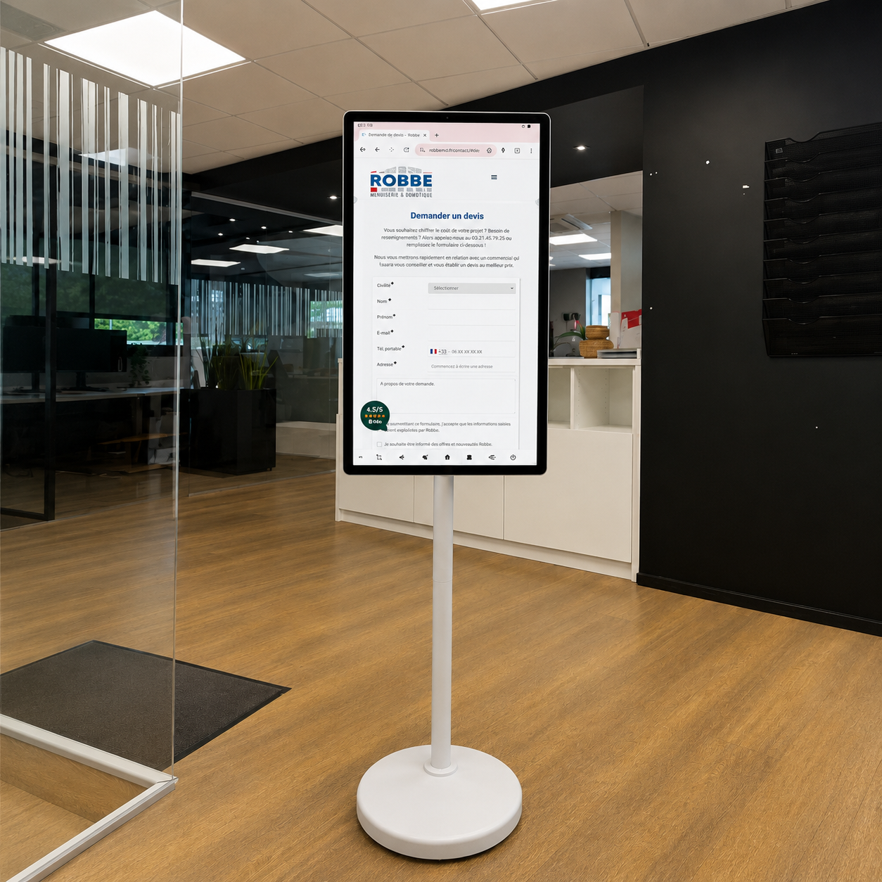 Borne tactile professionnelle Ma Borne Pro installée dans un showroom